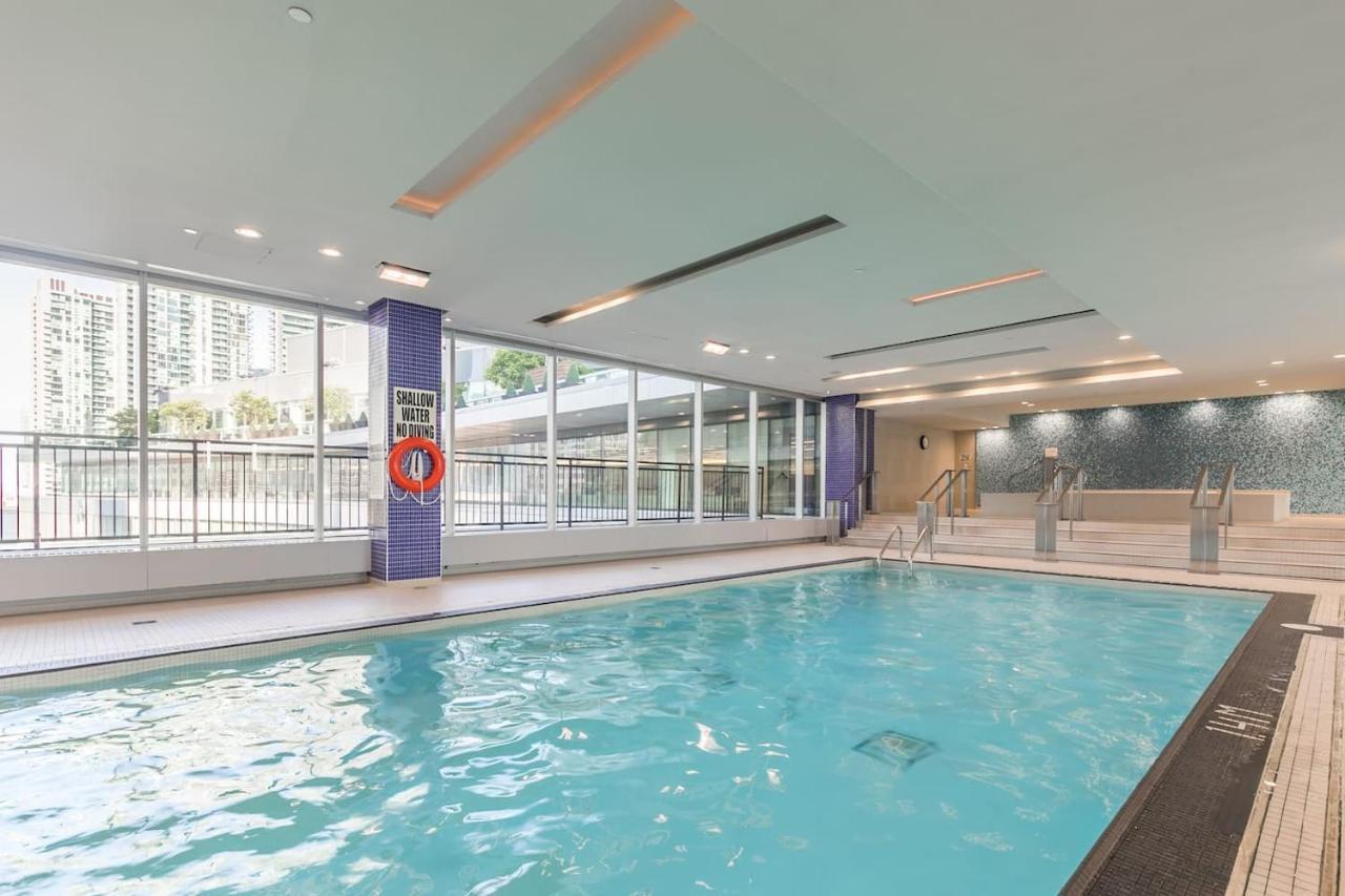 Gorgeous 1Br W/Parking Across The Scotiabank Arena Apartment Toronto Exterior photo