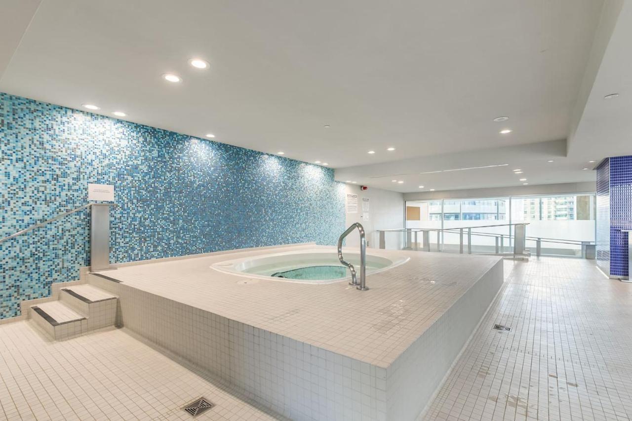 Gorgeous 1Br W/Parking Across The Scotiabank Arena Apartment Toronto Exterior photo