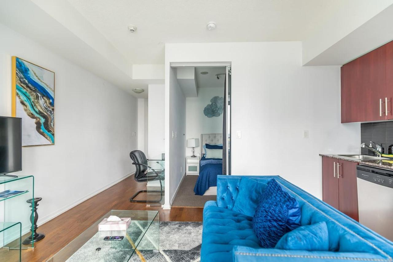 Gorgeous 1Br W/Parking Across The Scotiabank Arena Apartment Toronto Exterior photo