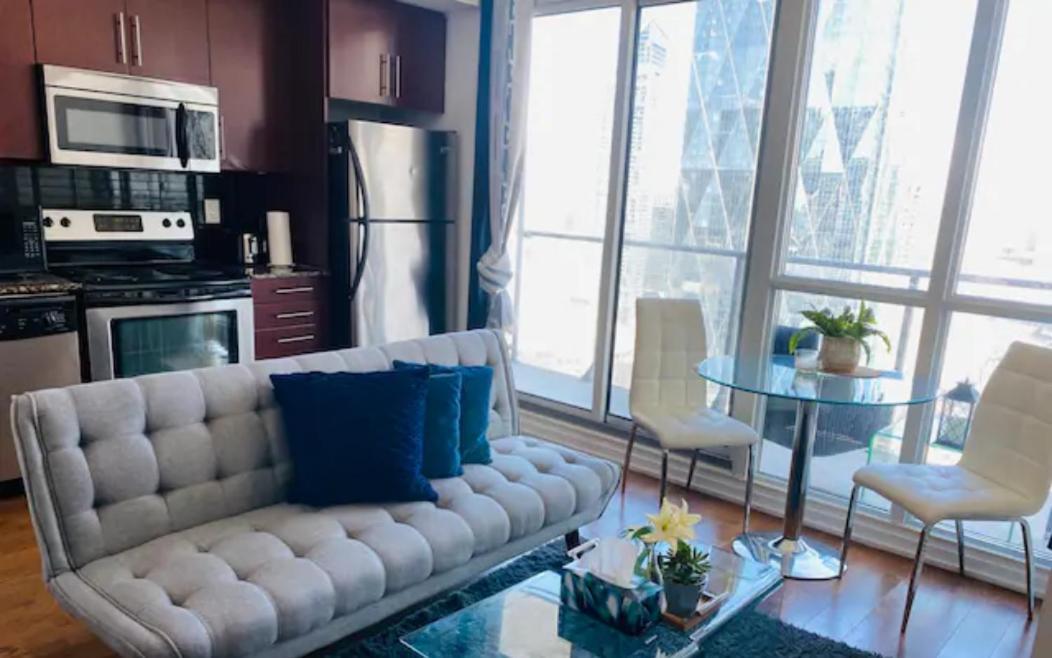 Gorgeous 1Br W/Parking Across The Scotiabank Arena Apartment Toronto Exterior photo
