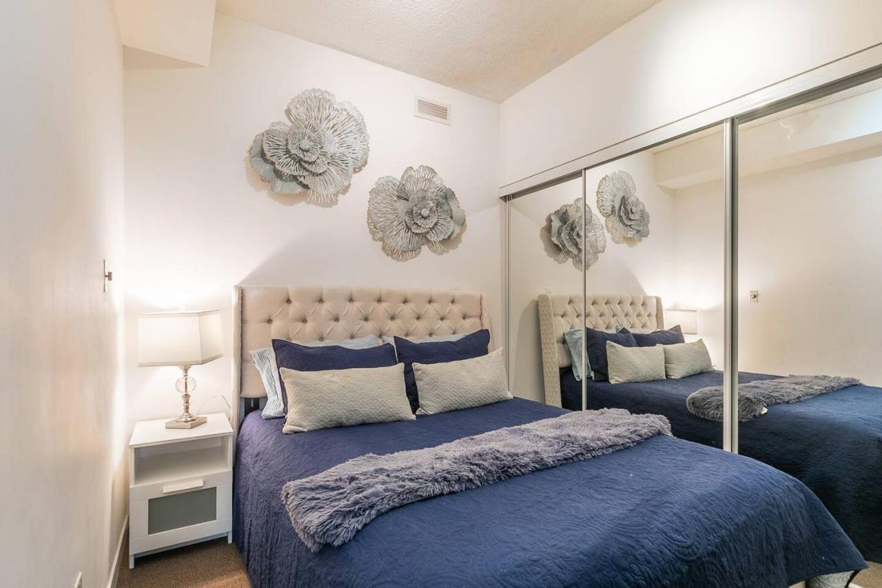 Gorgeous 1Br W/Parking Across The Scotiabank Arena Apartment Toronto Exterior photo