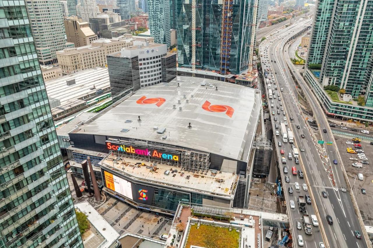Gorgeous 1Br W/Parking Across The Scotiabank Arena Apartment Toronto Exterior photo