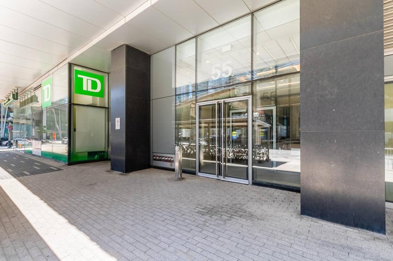 Gorgeous 1Br W/Parking Across The Scotiabank Arena Apartment Toronto Exterior photo