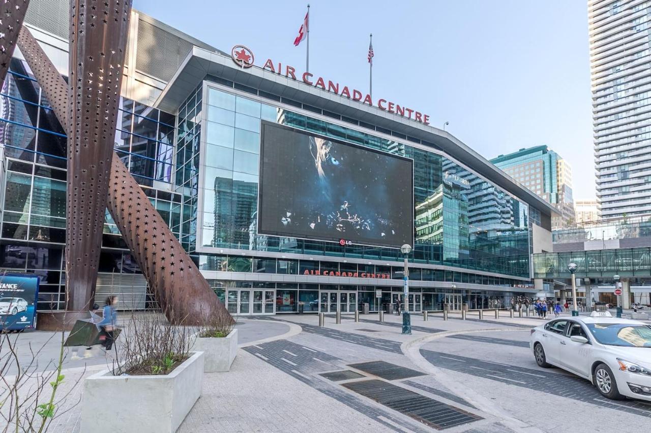 Gorgeous 1Br W/Parking Across The Scotiabank Arena Apartment Toronto Exterior photo